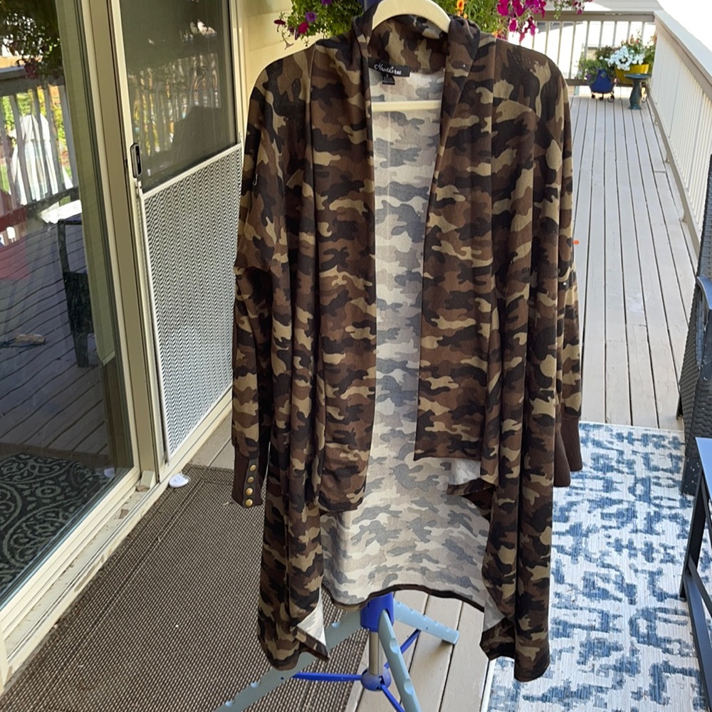 Plus size Camo print sweater cardigan - size 2